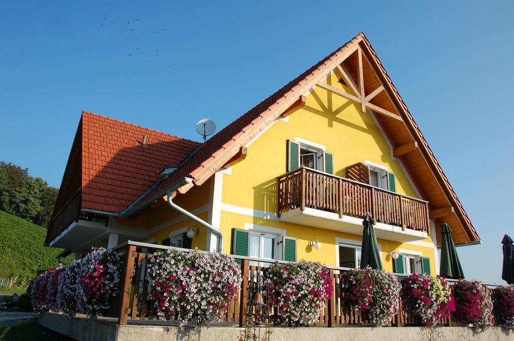 Weingut-Gaestehaus Birnstingl Gamlitz Chambre photo